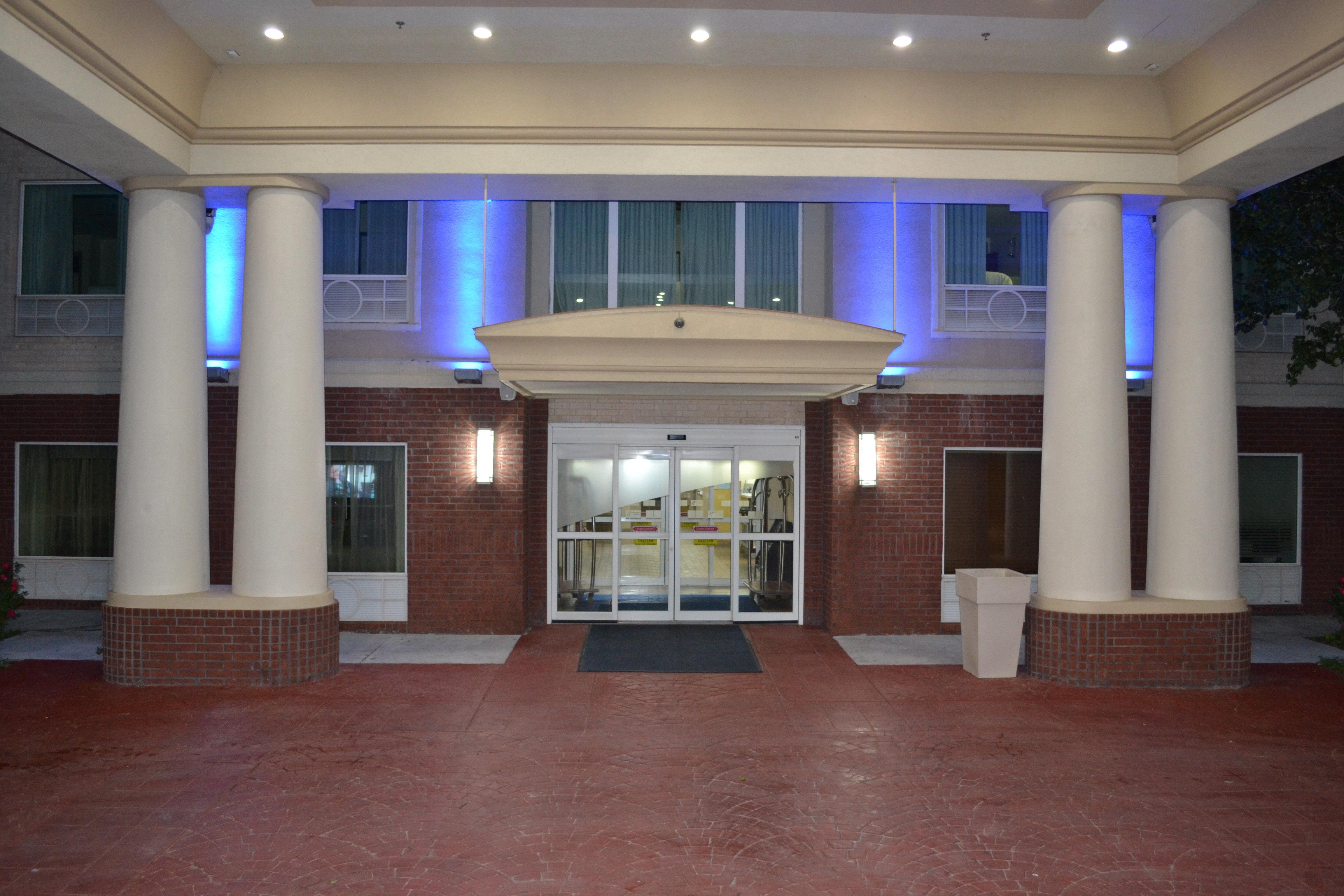 Holiday Inn Express Hotel & Suites Gainesville By Ihg Exteriör bild