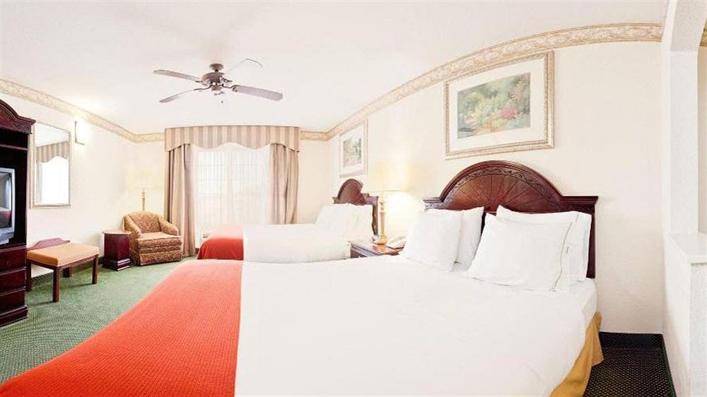 Holiday Inn Express Hotel & Suites Gainesville By Ihg Exteriör bild