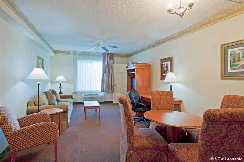 Holiday Inn Express Hotel & Suites Gainesville By Ihg Exteriör bild