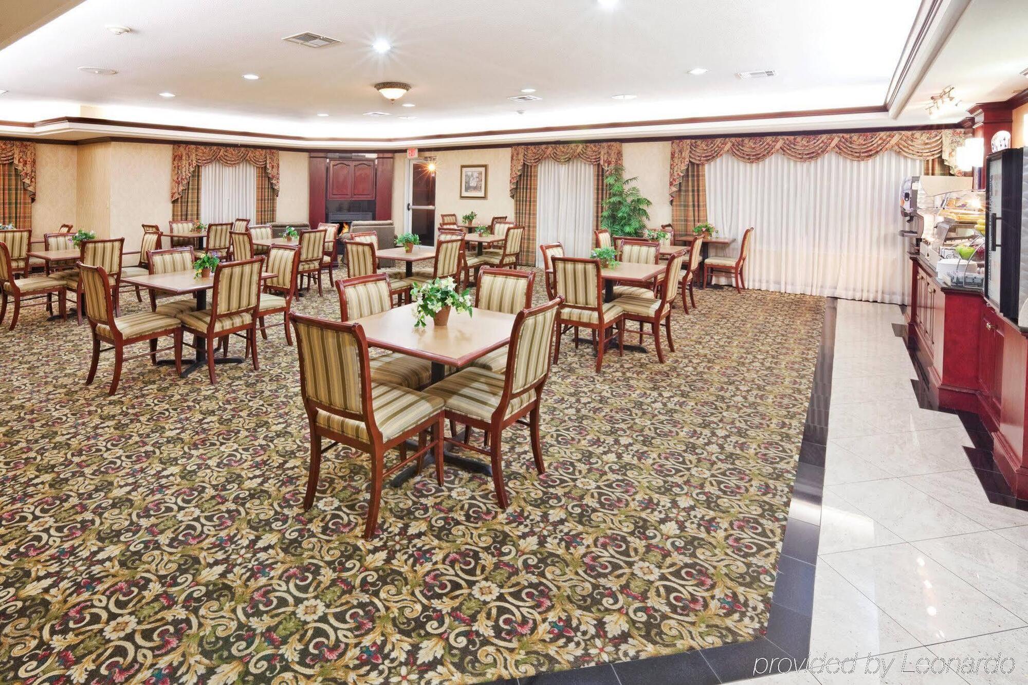 Holiday Inn Express Hotel & Suites Gainesville By Ihg Exteriör bild